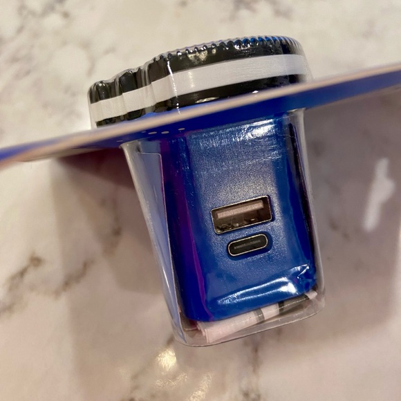 NWT! USB Wall charger with Oreo cookie shape. - Picture 5 of 7